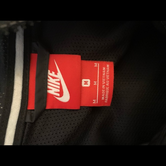 Mens Nike windbreaker - Picture 2 of 2